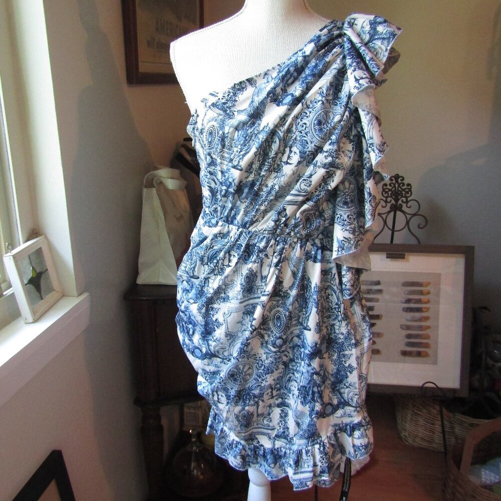 PrettyLittleThing Renaissance One Shoulder Dress - Picture 2 of 10